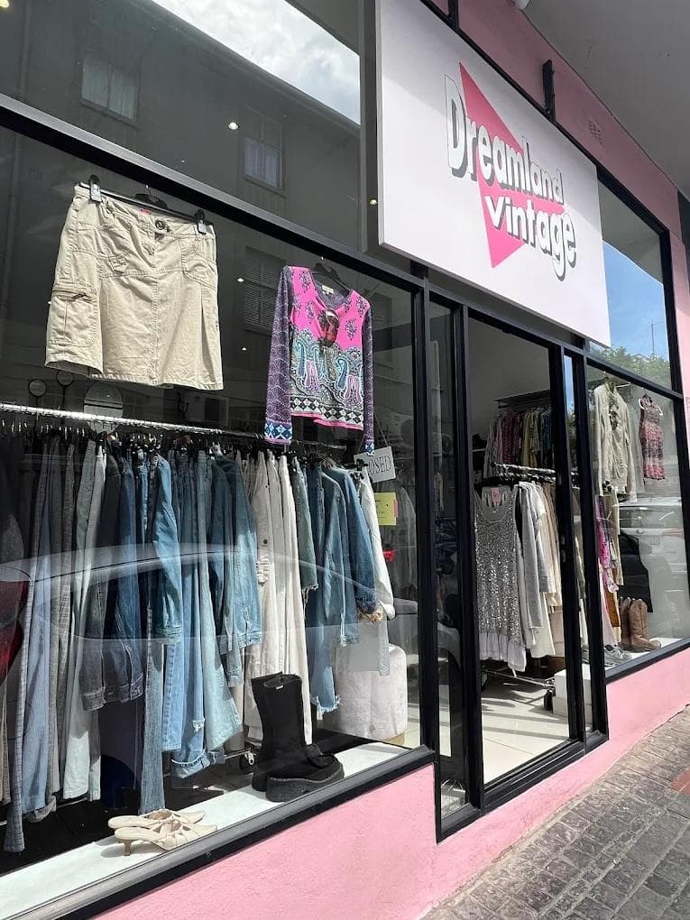 Dreamland Vintage storefront